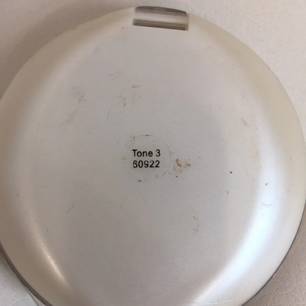 Clarifying Pressed Powder